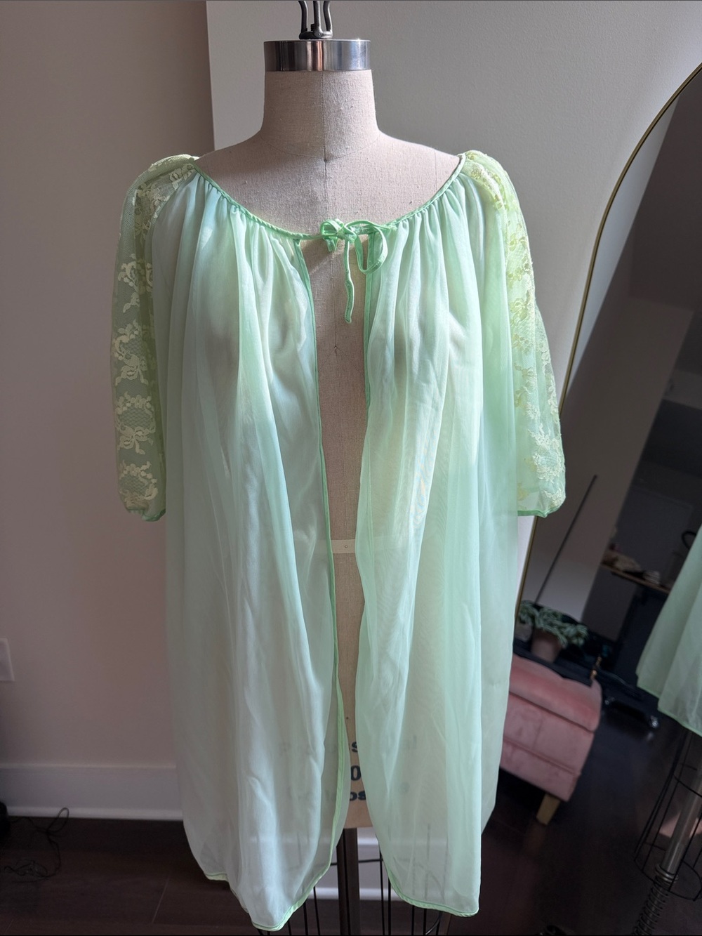 Vintage Eppie Peignoir. XL